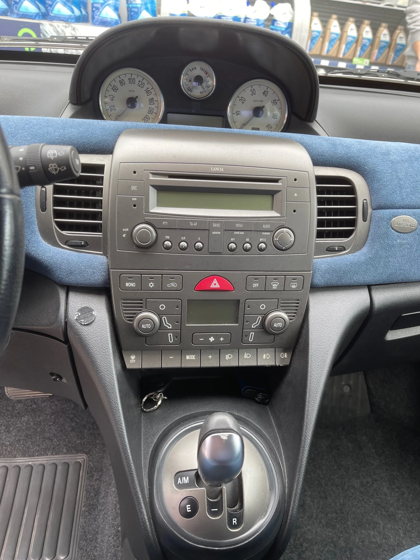 Lancia Ypsilon, снимка 11 - Автомобили и джипове - 54891558