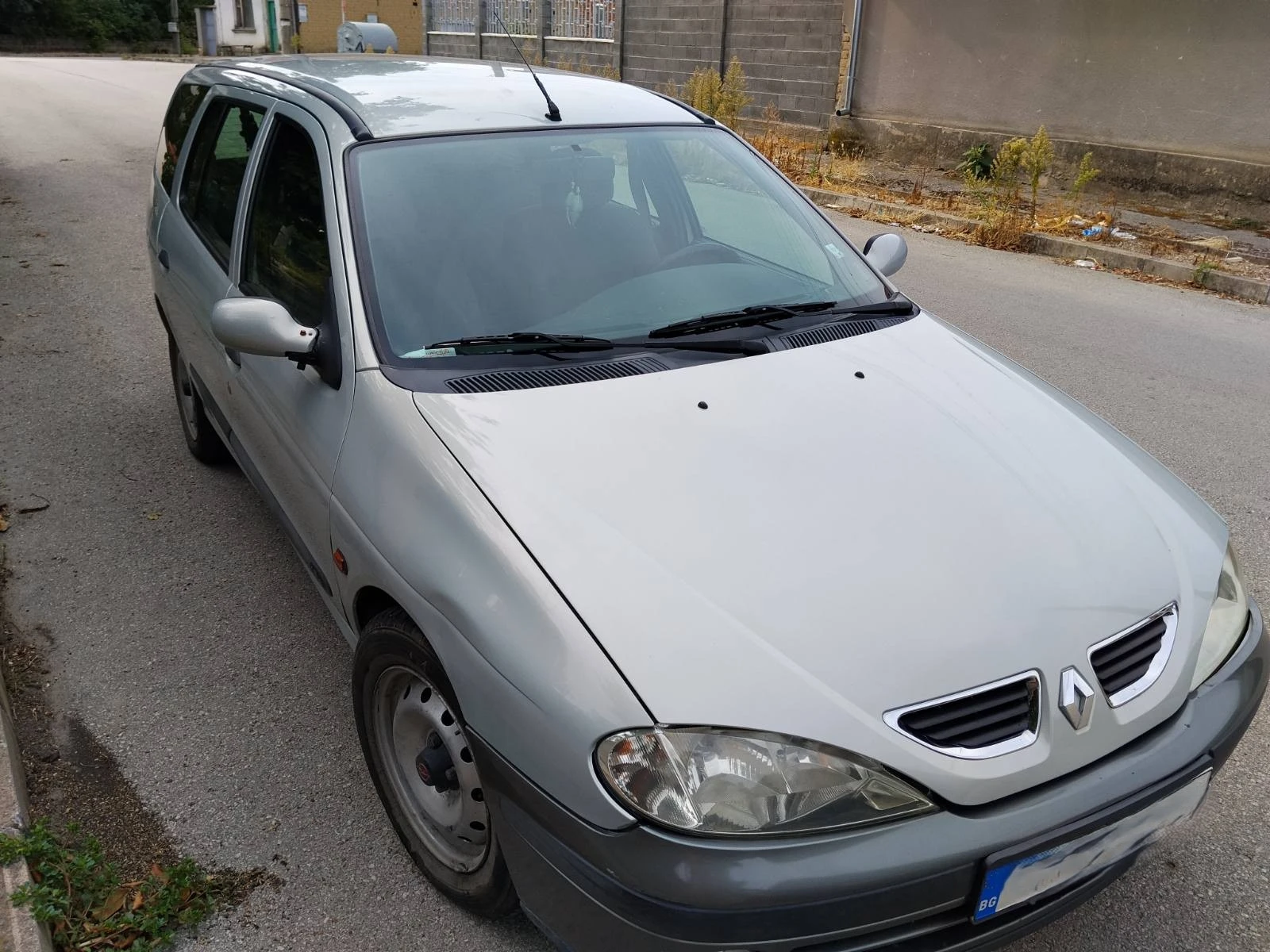 Renault Megane М1, снимка 2 - Автомобили и джипове - 56154353