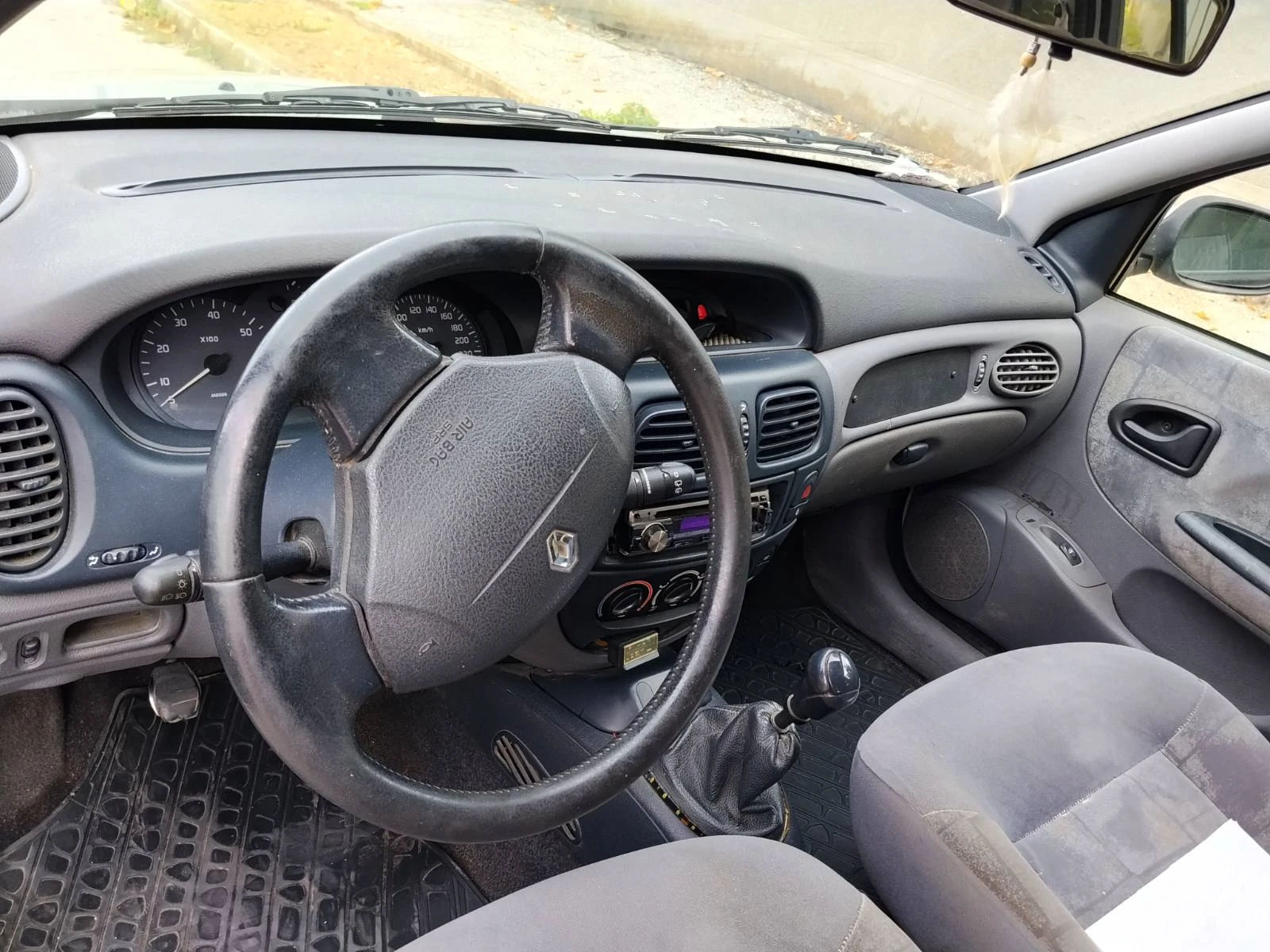Renault Megane М1, снимка 6 - Автомобили и джипове - 56154353