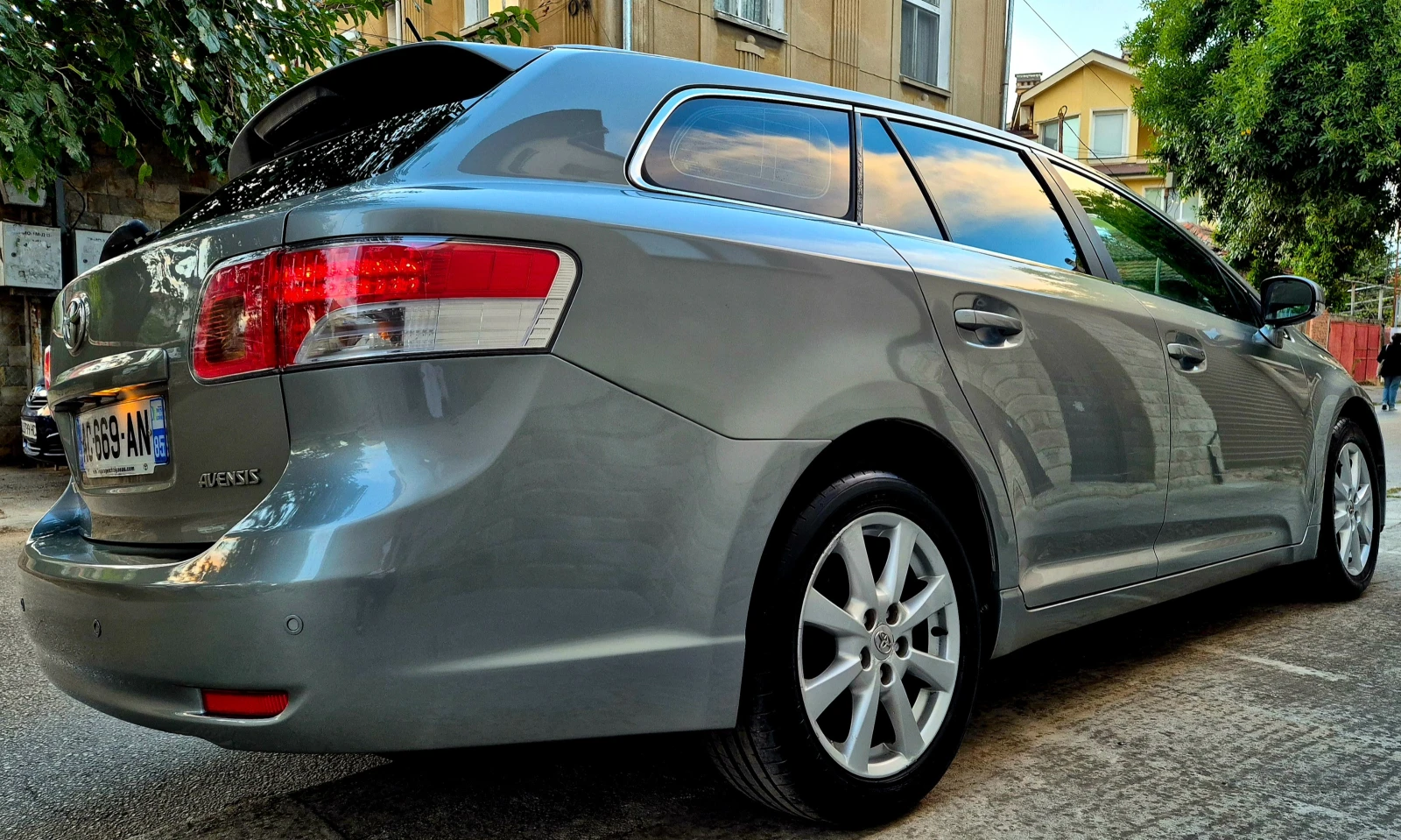 Toyota Avensis 2.0d4d-LINEA SOUL-верига-нави-6скорости-japan