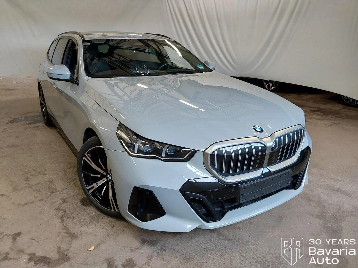 BMW 520 i Touring Steptronic, снимка 4 - Автомобили и джипове - 56235405