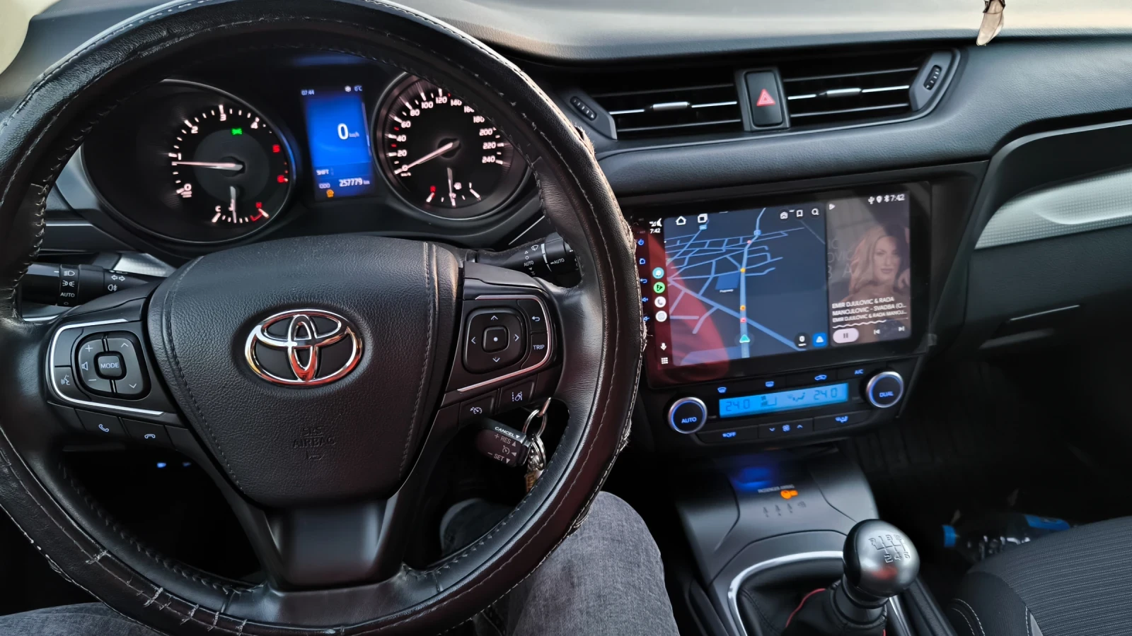 Toyota Avensis, снимка 7 - Автомобили и джипове - 56545783