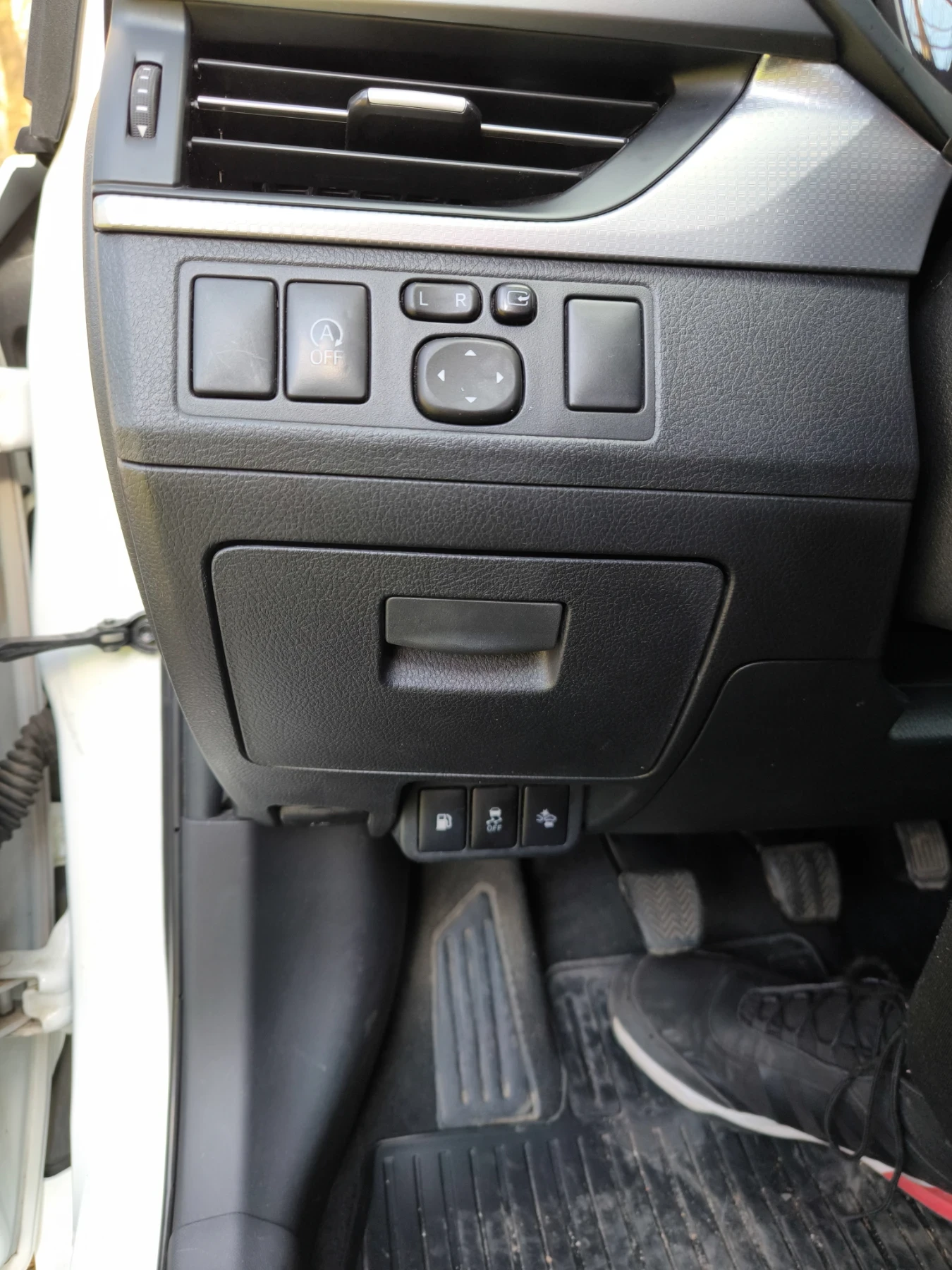 Toyota Avensis, снимка 6 - Автомобили и джипове - 56545783