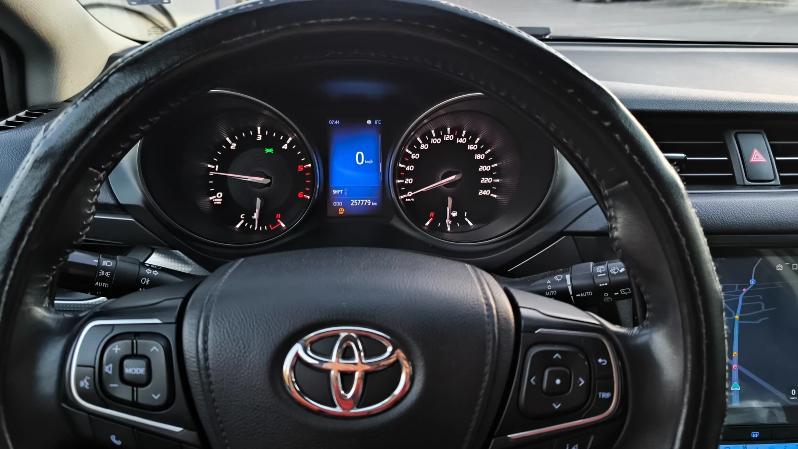 Toyota Avensis, снимка 8 - Автомобили и джипове - 56545783