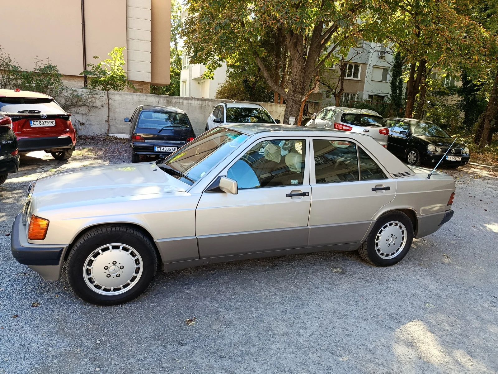 Mercedes-Benz 190, снимка 2 - Автомобили и джипове - 56553557