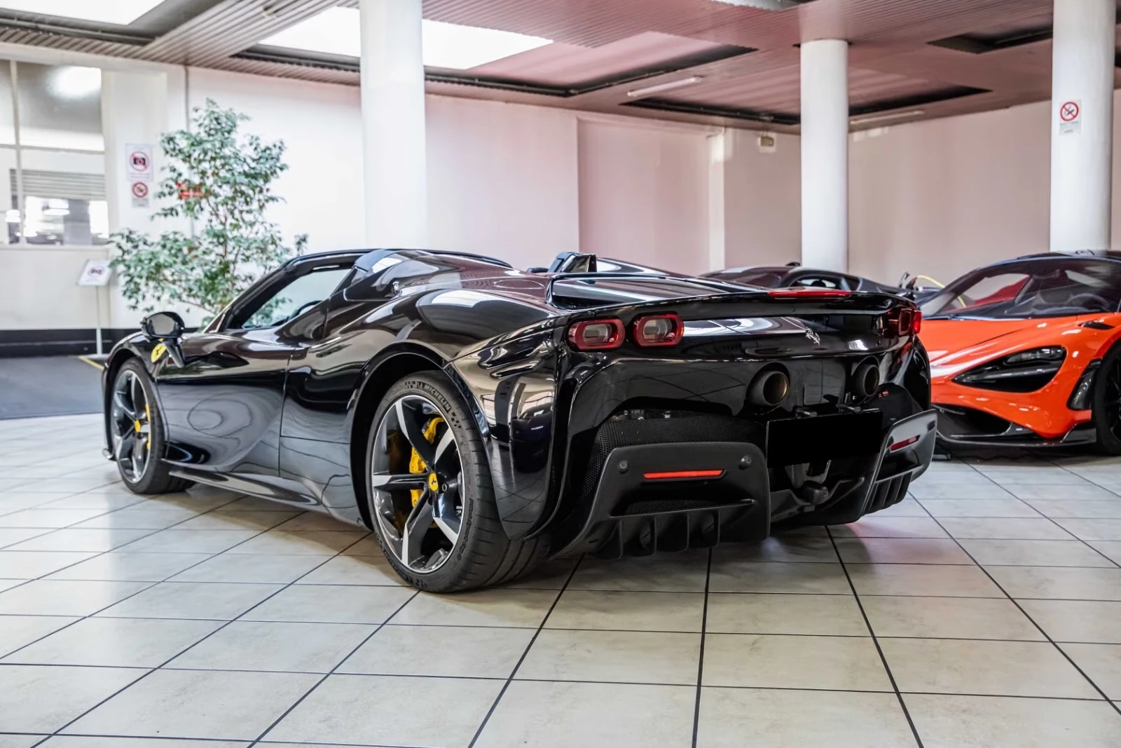 Ferrari SF 90 SPIDER/LIFT/CARBON/ADAS/360/VENT/HUD/ | Mobile.bg � ����������� 4