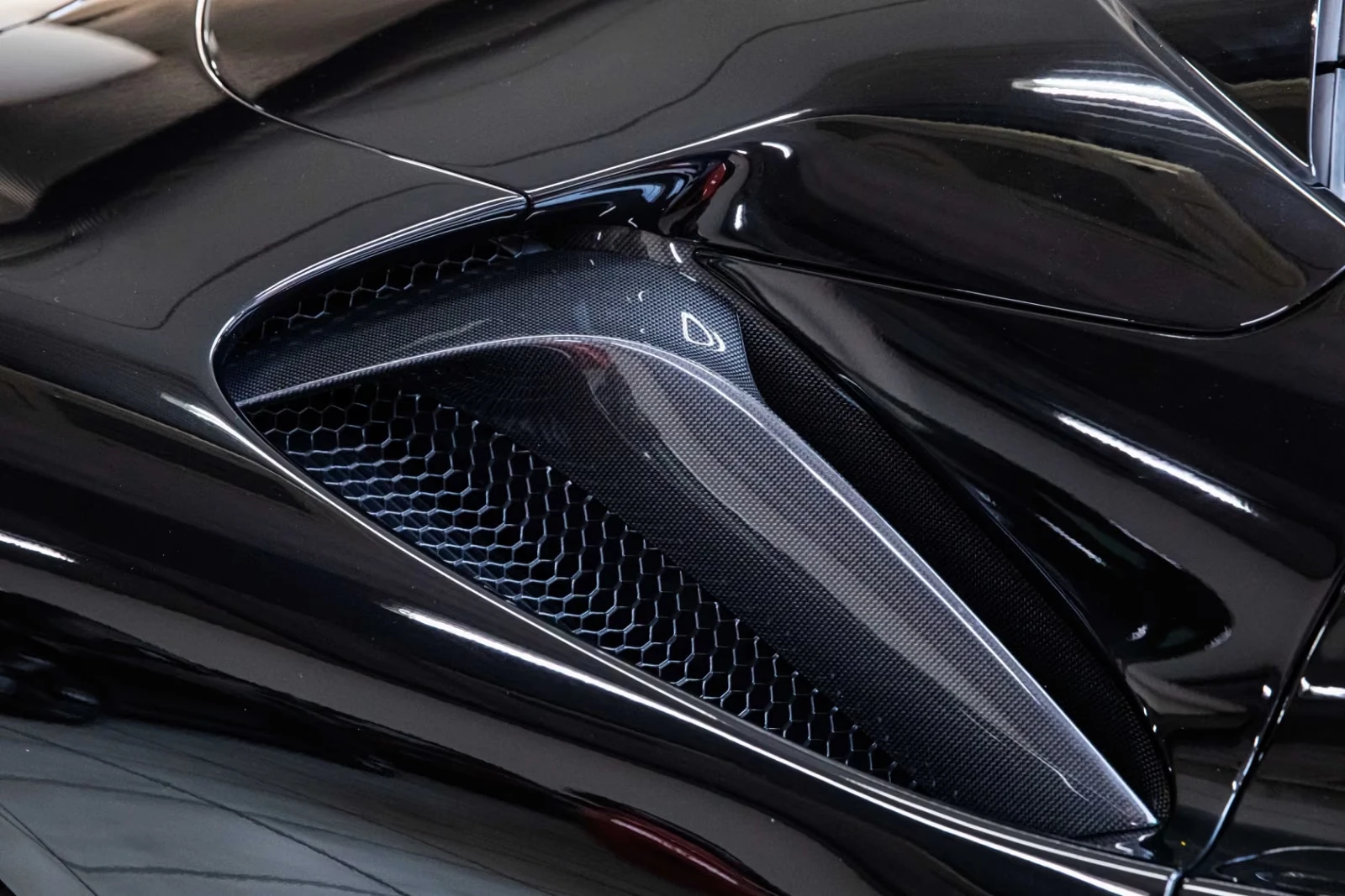 Ferrari SF 90 SPIDER/LIFT/CARBON/ADAS/360/VENT/HUD/ | Mobile.bg � ����������� 14
