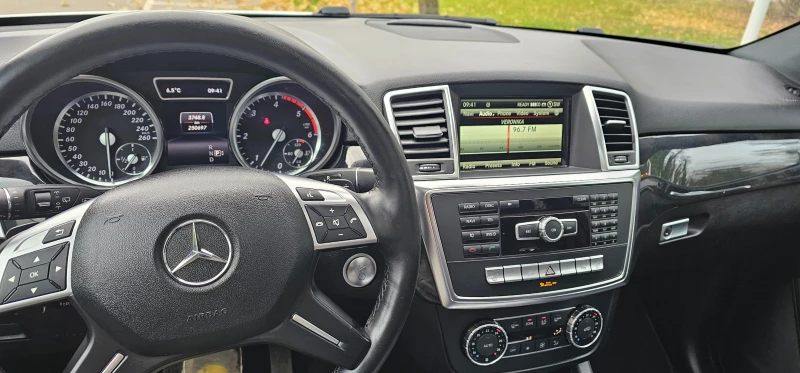 Mercedes-Benz ML 350 4Matic/AMG , снимка 11 - Автомобили и джипове - 52638287