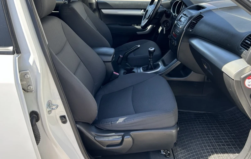 Kia Sorento 2.4i - BiFuel, снимка 12 - Автомобили и джипове - 52674828