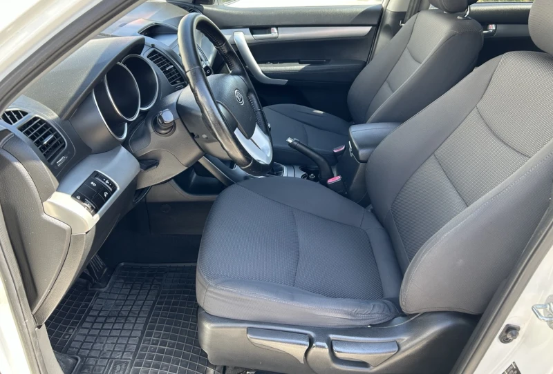 Kia Sorento 2.4i - BiFuel, снимка 9 - Автомобили и джипове - 52674828