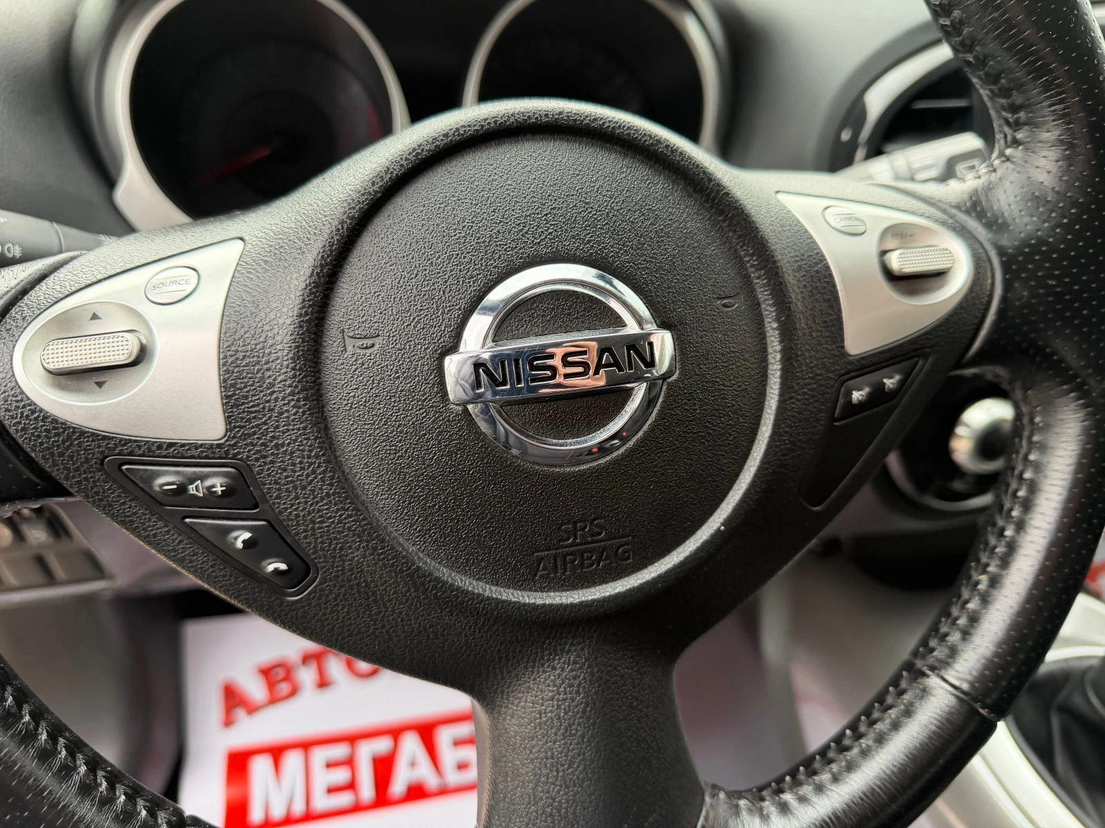 Nissan Juke 1.6i 16v/117p.s-Navi/Kayless Go-UNIKAT/78000km!!!!, снимка 16 - Автомобили и джипове - 53892547