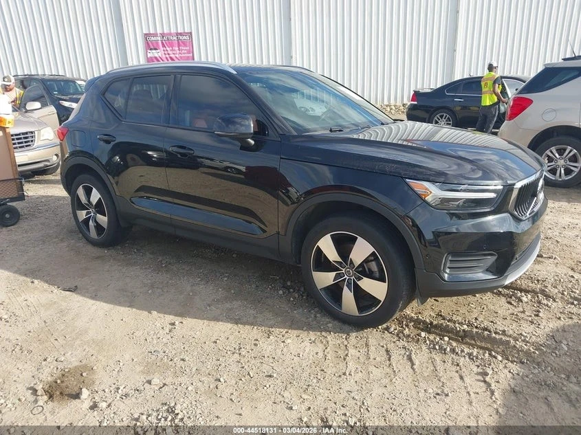 Volvo XC40 T5 MOMENTUM