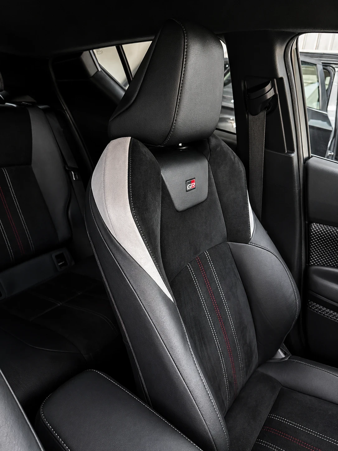 Toyota C-HR Toyota C-HR GR Sport 2.0 Hybrid, снимка 8 - Автомобили и джипове - 55275762