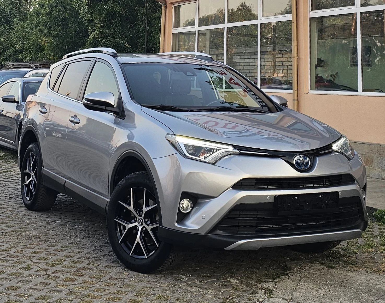 Toyota Rav4 2.5 Hybrid Style Facelift , снимка 2 - Автомобили и джипове - 55579483