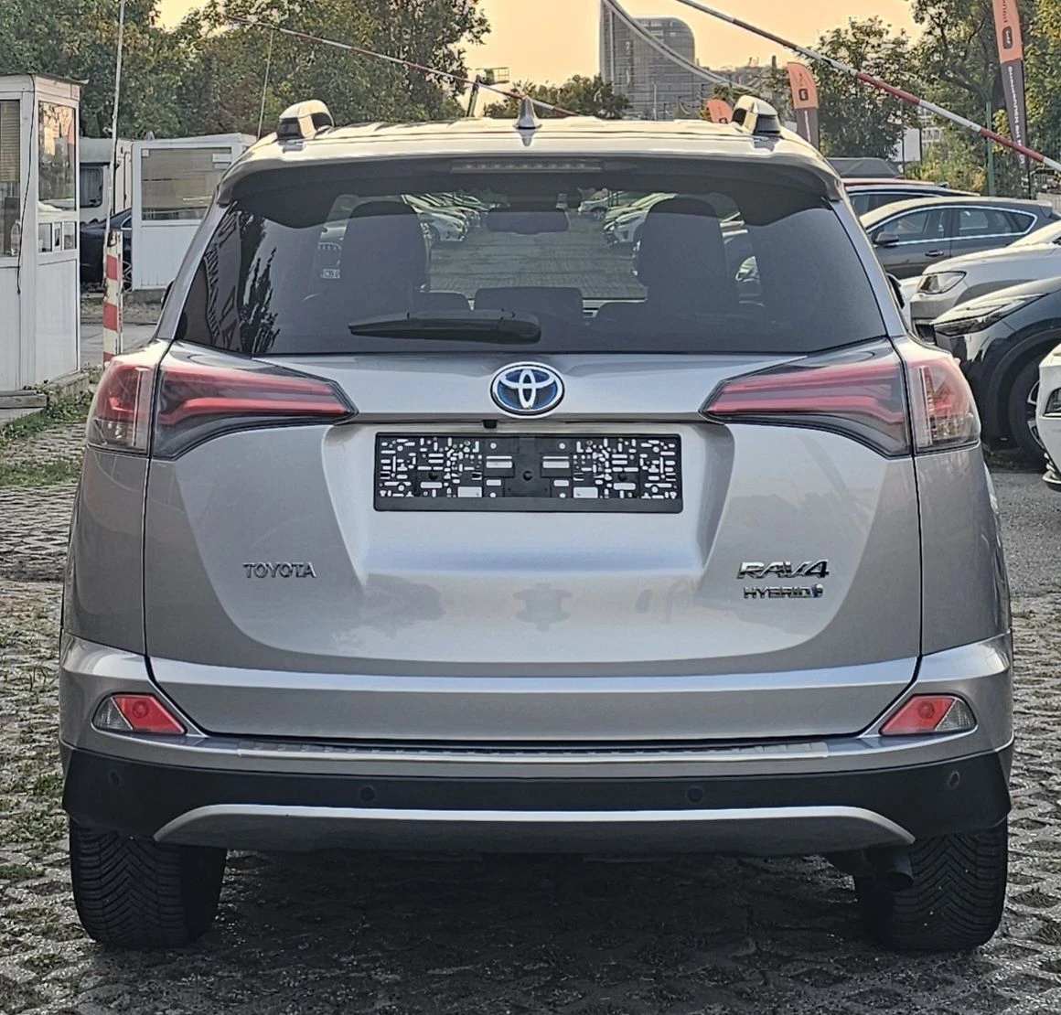 Toyota Rav4 2.5 Hybrid Style Facelift , снимка 4 - Автомобили и джипове - 55579483