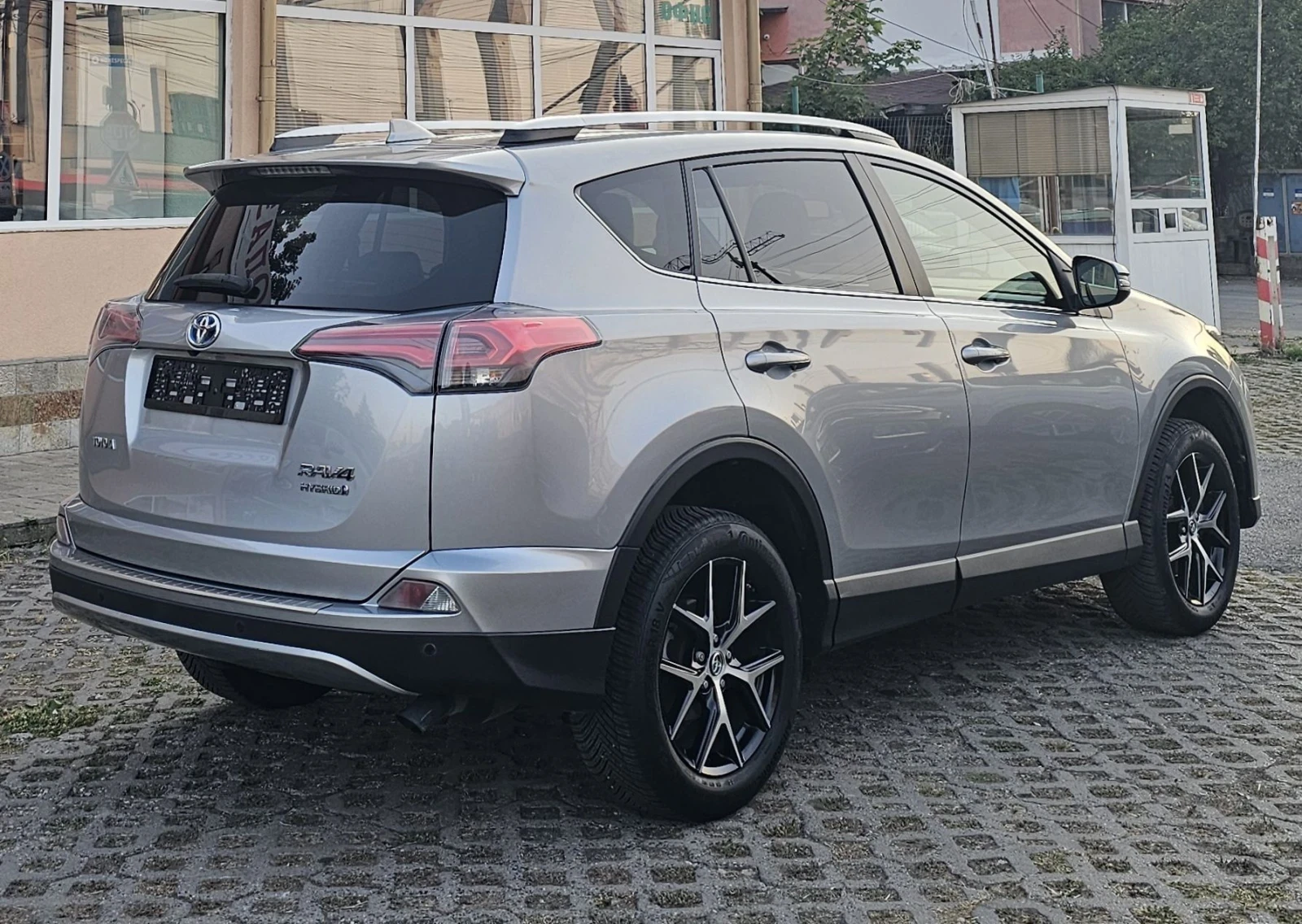 Toyota Rav4 2.5 Hybrid Style Facelift , снимка 6 - Автомобили и джипове - 55579483