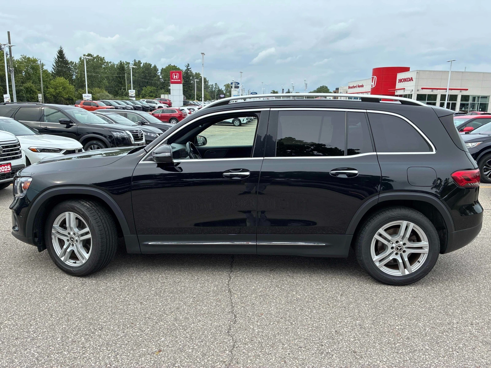 Mercedes-Benz GLB 250 4MATIC * CARFAX * AWD * NAV, снимка 2 - Автомобили и джипове - 56197149