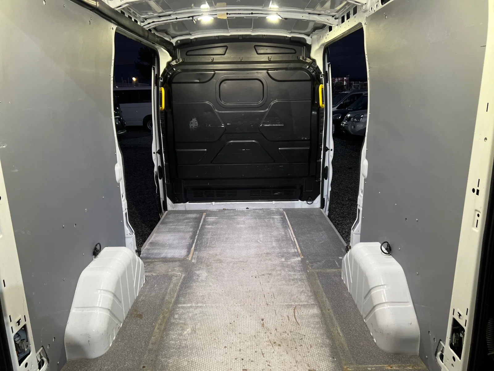 Ford Transit КАТО НОВ - изображение 9