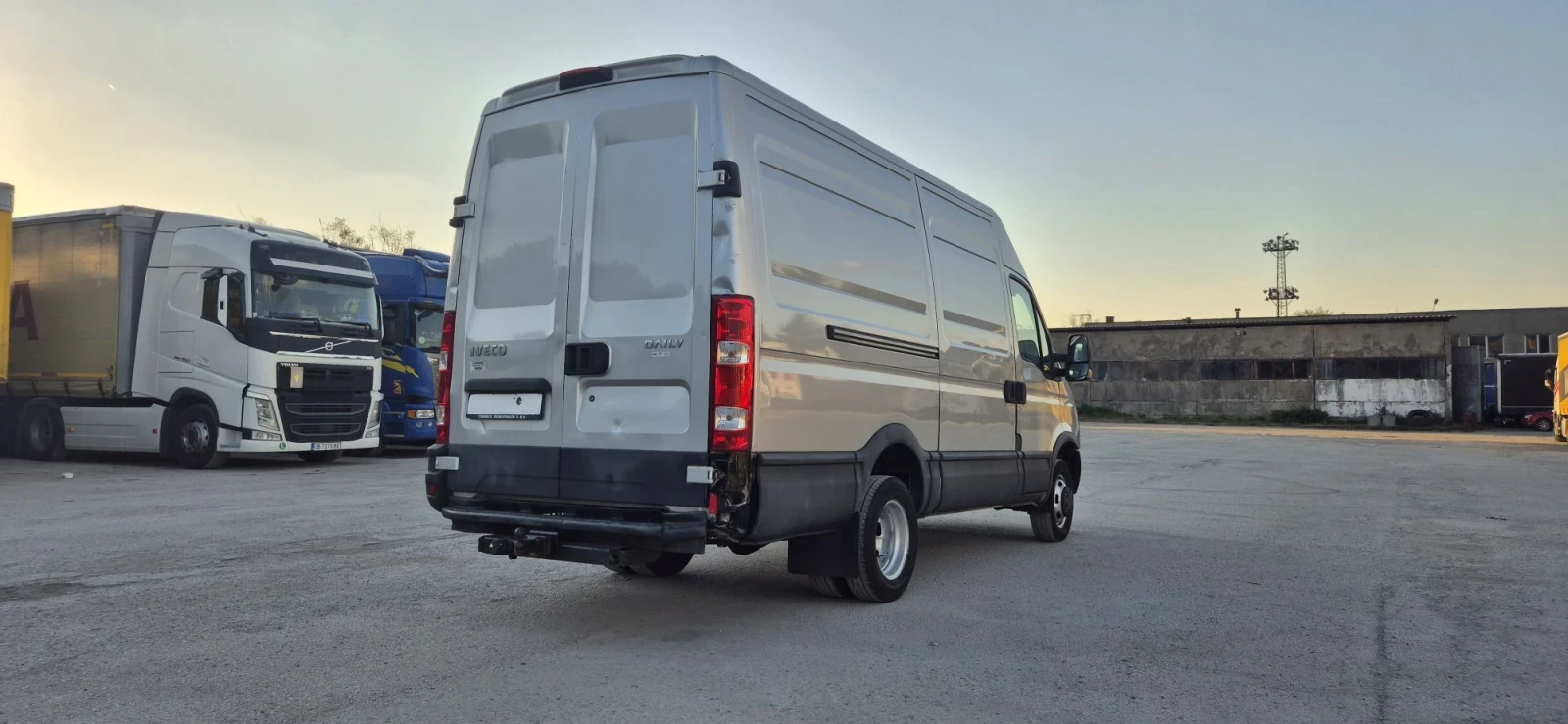 Iveco Daily 40C17, N2 категория, Клима, снимка 3 - Бусове и автобуси - 56011902