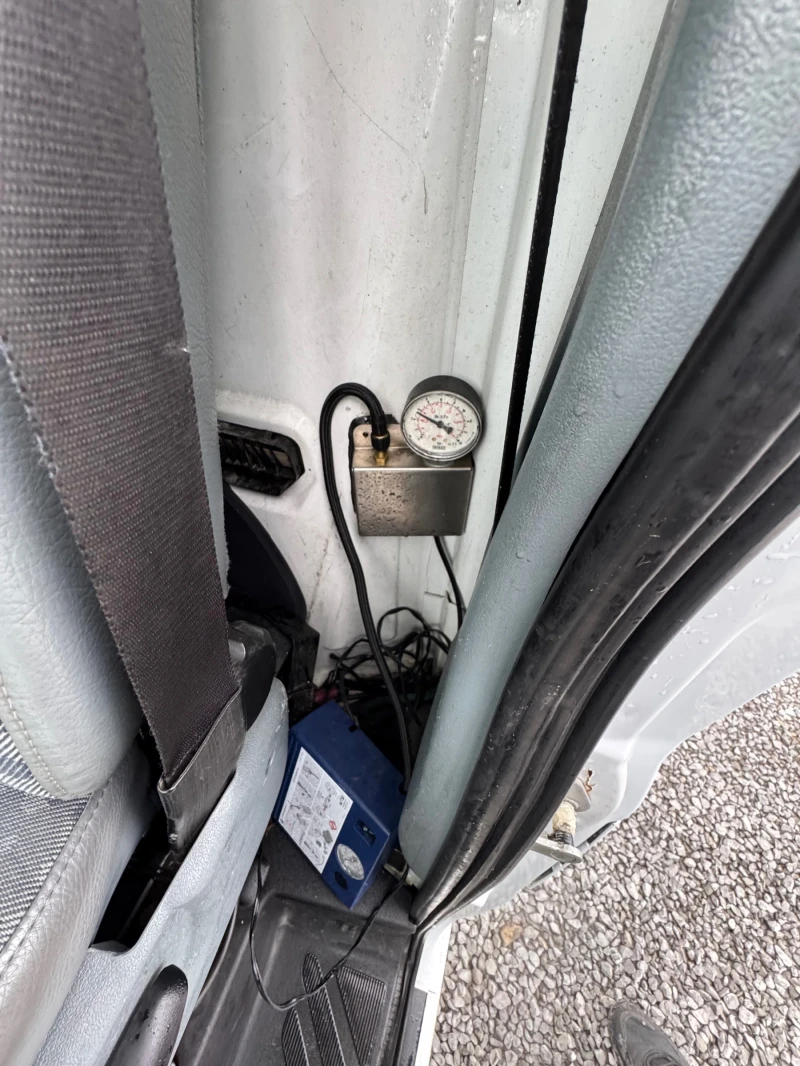 Ford Transit 2.4 125hp СПЕЦИАЛЕН-БЕЗ ТОЧКА РЪЖДА, снимка 13 - Камиони - 52887802