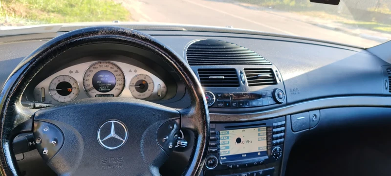 Mercedes-Benz E 320, снимка 6 - Автомобили и джипове - 47387688