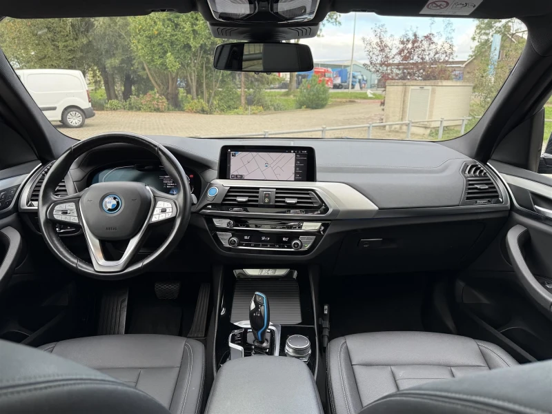 BMW iX3, снимка 8 - Автомобили и джипове - 52705267