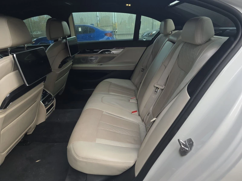BMW 750 M* SPORT* XDRIVE* 3TV* ОБДУХВНЕ* BOWER* WILKINS* , снимка 12 - Автомобили и джипове - 52734752