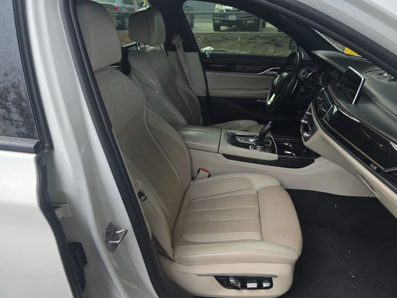 BMW 750 M* SPORT* XDRIVE* 3TV* ОБДУХВНЕ* BOWER* WILKINS* , снимка 13 - Автомобили и джипове - 52734752