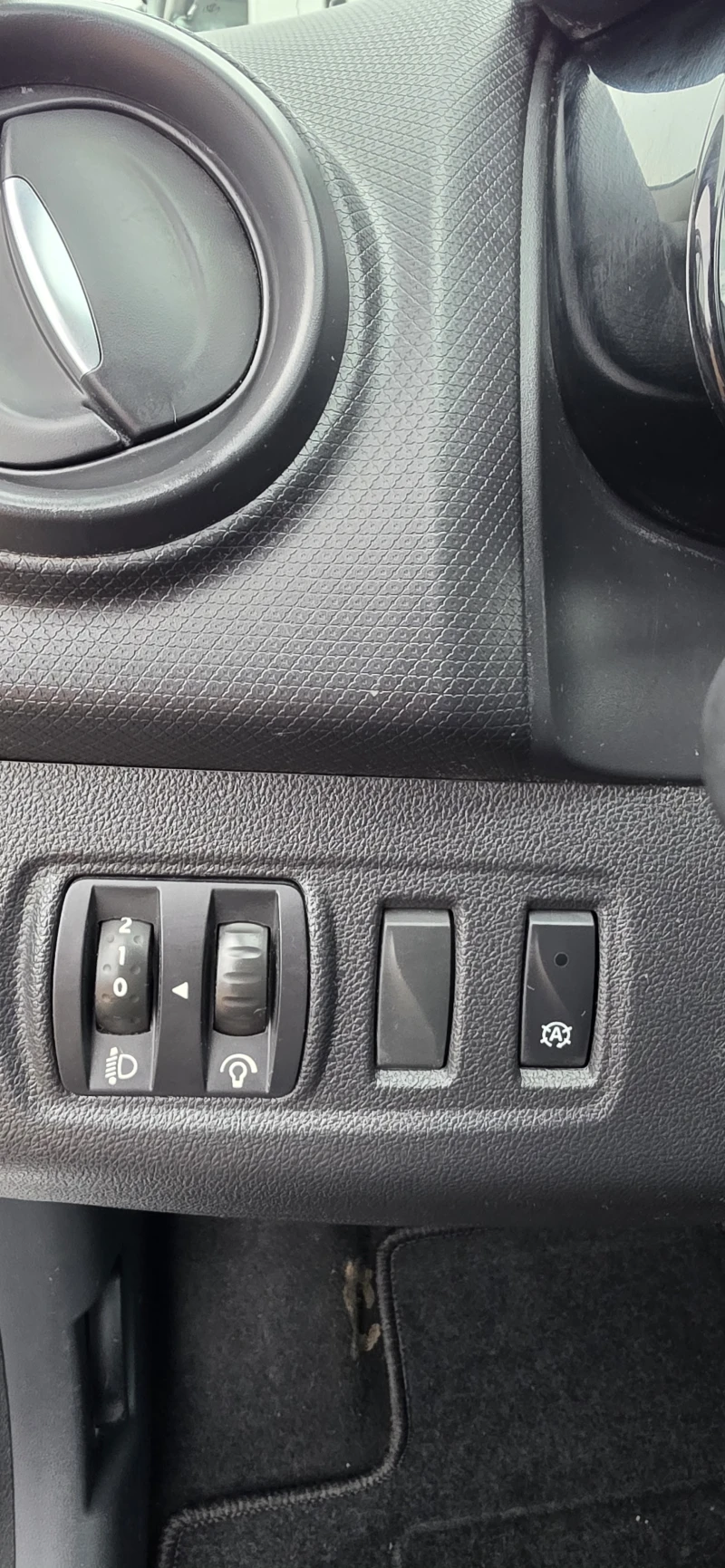 Renault Clio 1.5DCI $ LED $ , снимка 12 - Автомобили и джипове - 53385590