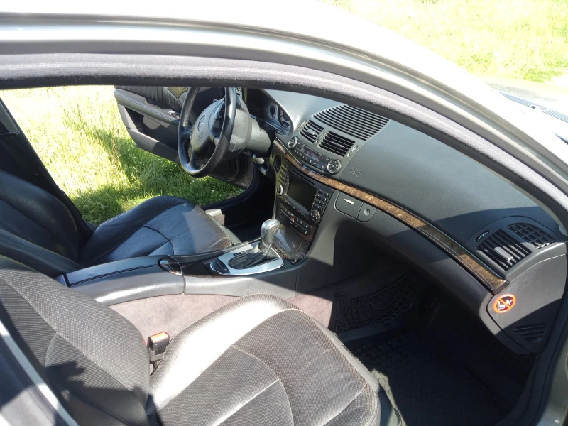 Mercedes-Benz E 320, снимка 6 - Автомобили и джипове - 53494686