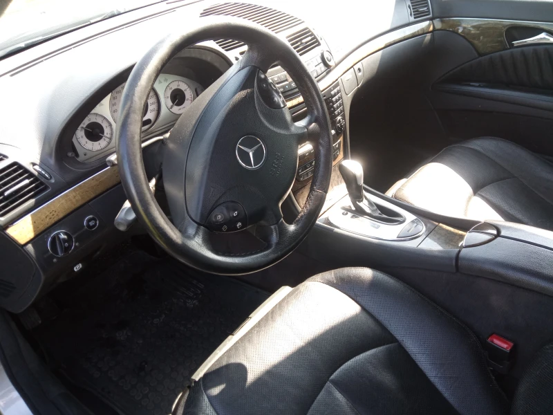 Mercedes-Benz E 320, снимка 4 - Автомобили и джипове - 53494686