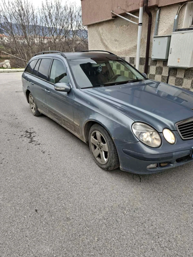 Mercedes-Benz E 220 Комби, снимка 6 - Автомобили и джипове - 53578378