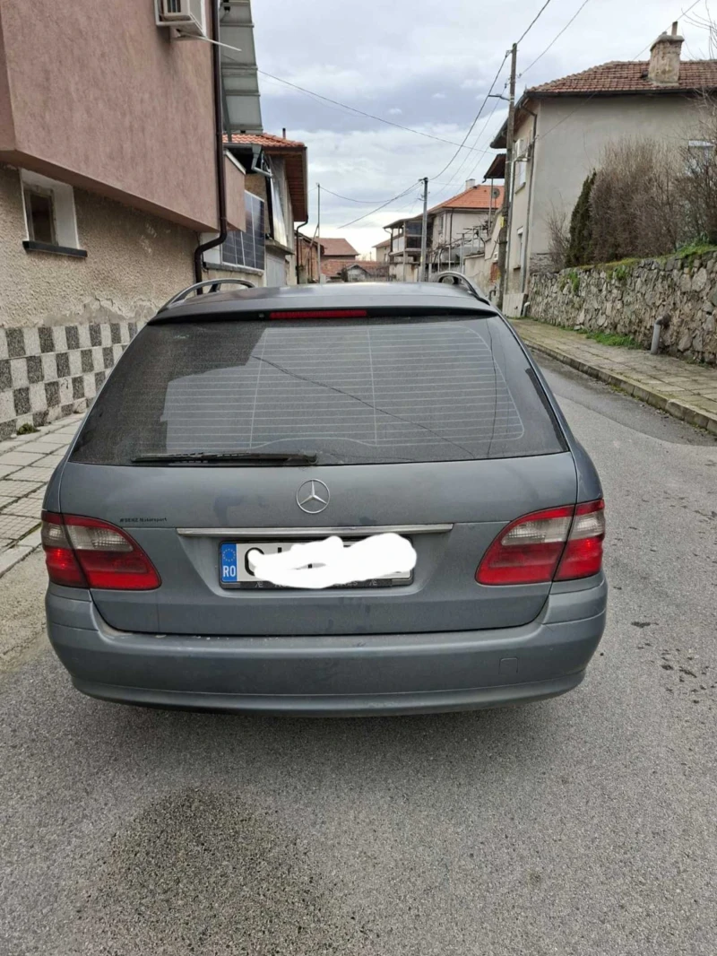Mercedes-Benz E 220 Комби, снимка 7 - Автомобили и джипове - 53578378