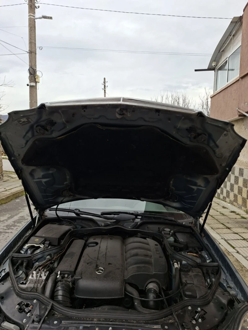 Mercedes-Benz E 220 Комби, снимка 11 - Автомобили и джипове - 53578378