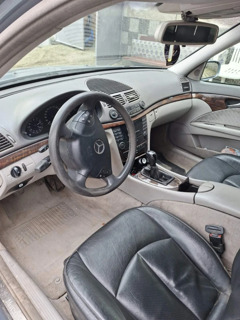Mercedes-Benz E 220 Комби, снимка 9 - Автомобили и джипове - 53578378