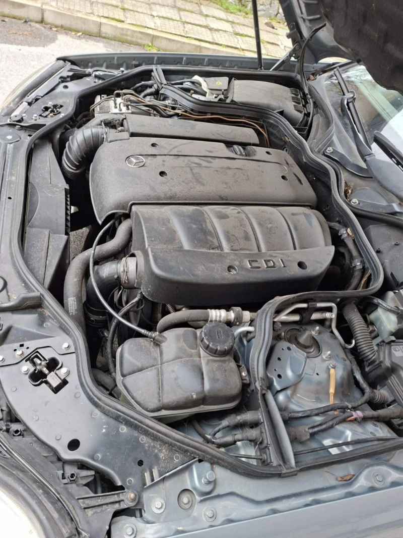Mercedes-Benz E 220 Комби, снимка 12 - Автомобили и джипове - 53578378