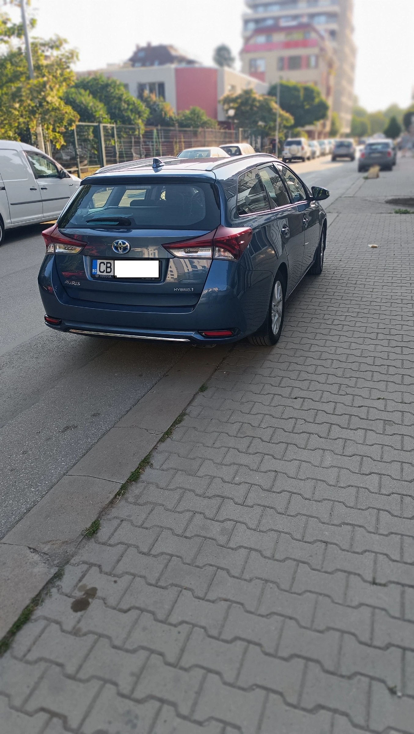 Toyota Auris Хибрид - изображение 2
