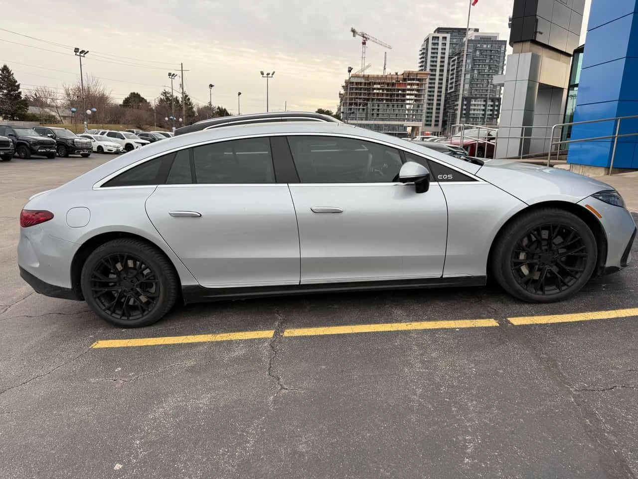 Mercedes-Benz EQS 580 * МАСАЖИ* ДИСТРОНИК* 360 КАМЕРА* , снимка 3 - Автомобили и джипове - 54152004