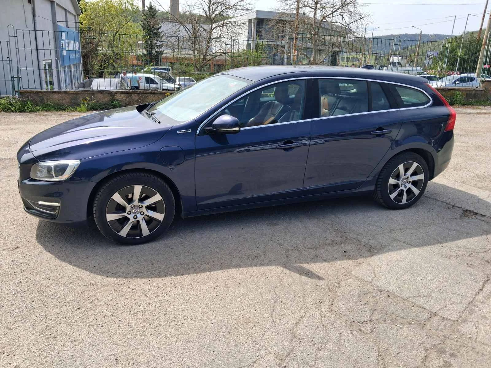 Volvo V60 2.4 D5 Plug-in, снимка 8 - Автомобили и джипове - 54214679