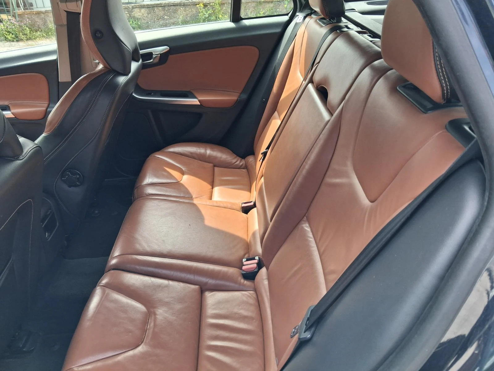 Volvo V60 2.4 D5 Plug-in, снимка 10 - Автомобили и джипове - 54214679