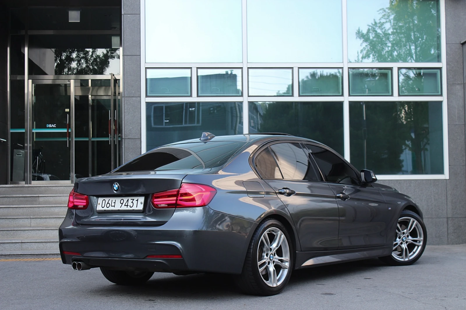 BMW 330 М ПАКЕТ/ПОДГРЕВ/ШИБЕДАХ/ПАМЕТ/HUD/, снимка 6 - Автомобили и джипове - 55444654