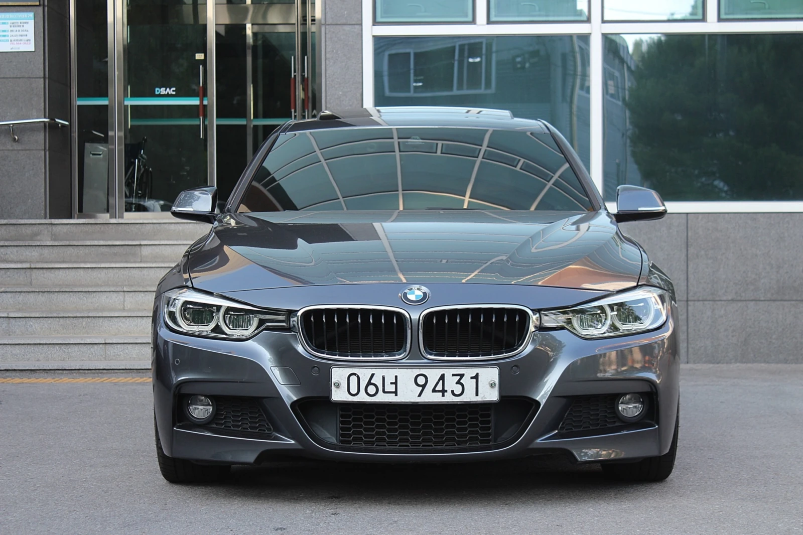 BMW 330 М ПАКЕТ/ПОДГРЕВ/ШИБЕДАХ/ПАМЕТ/HUD/, снимка 2 - Автомобили и джипове - 55444654