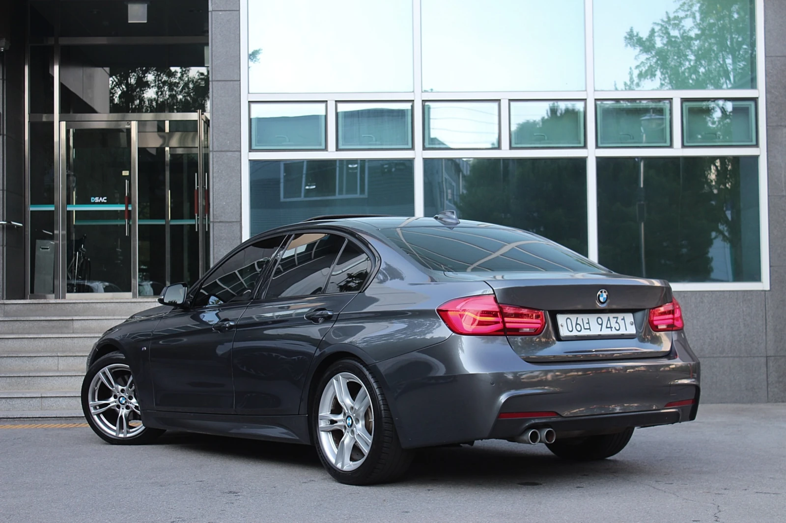 BMW 330 М ПАКЕТ/ПОДГРЕВ/ШИБЕДАХ/ПАМЕТ/HUD/, снимка 5 - Автомобили и джипове - 55444654