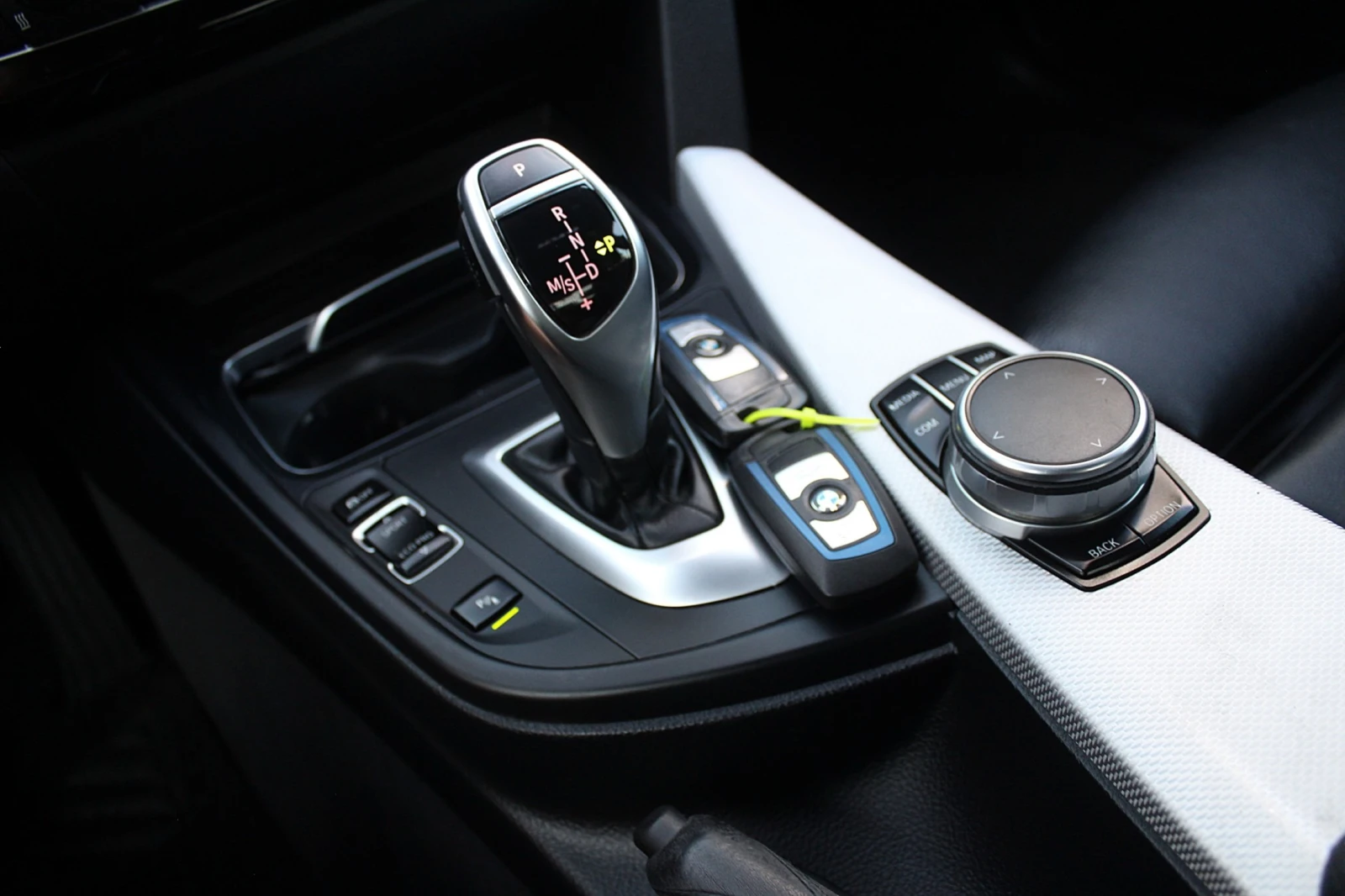 BMW 330 М ПАКЕТ/ПОДГРЕВ/ШИБЕДАХ/ПАМЕТ/HUD/, снимка 12 - Автомобили и джипове - 55444654