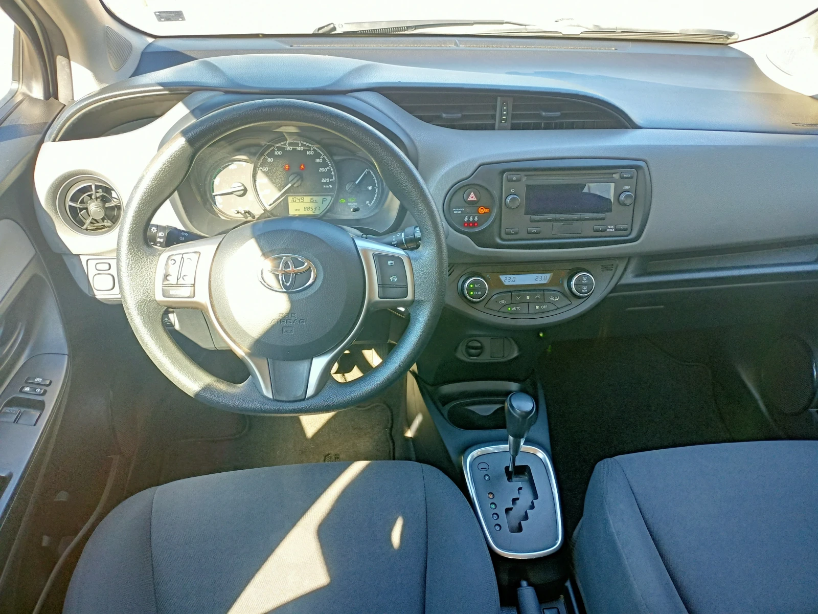 Toyota Yaris 1.5 VVT-i Hybrid e-CVT, снимка 8 - Автомобили и джипове - 56067158