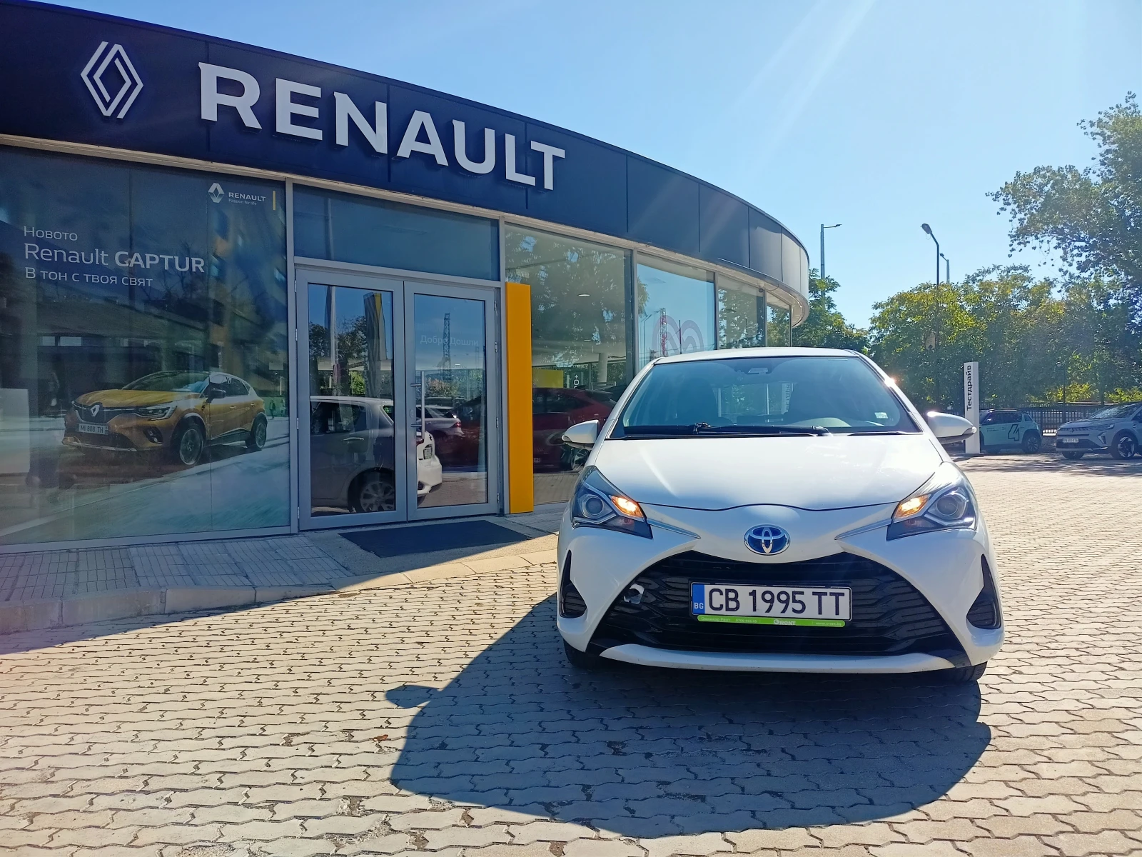 Toyota Yaris 1.5 VVT-i Hybrid e-CVT, снимка 2 - Автомобили и джипове - 56067158