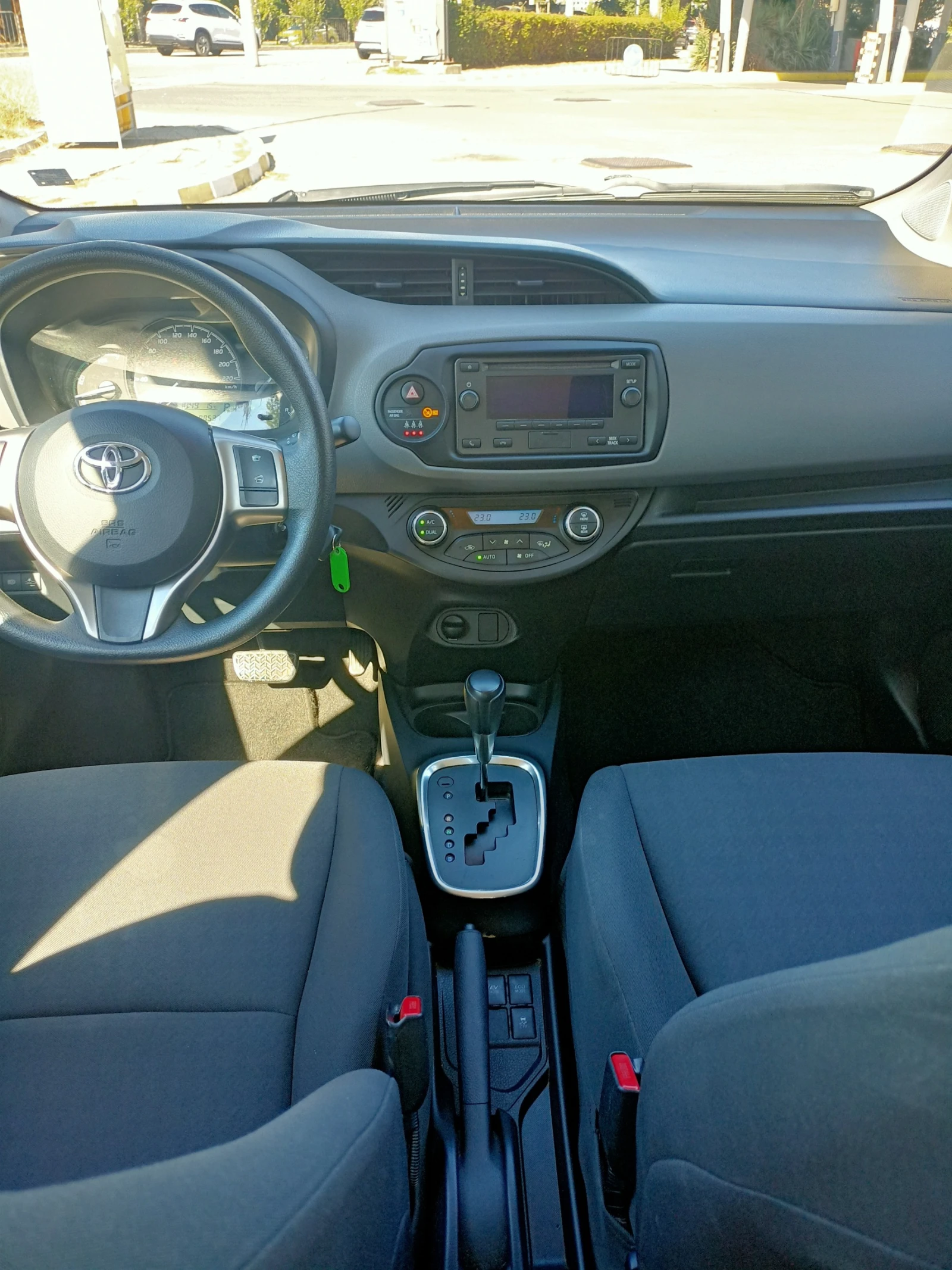 Toyota Yaris 1.5 VVT-i Hybrid e-CVT, снимка 9 - Автомобили и джипове - 56067158