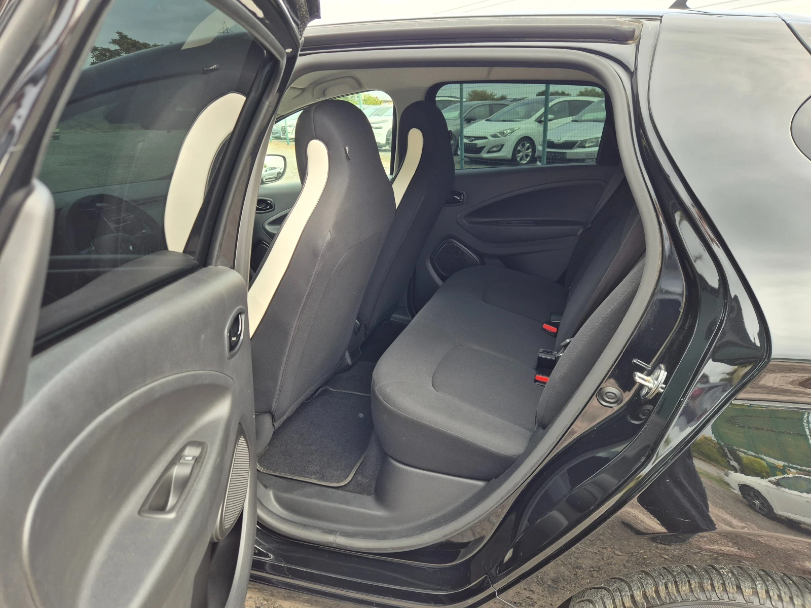 Renault Zoe 52kWh, снимка 12 - Автомобили и джипове - 56464015