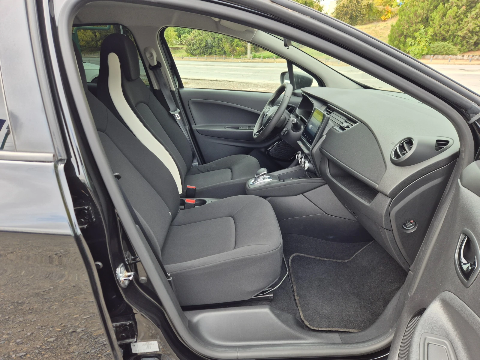 Renault Zoe 52kWh, снимка 9 - Автомобили и джипове - 56464015