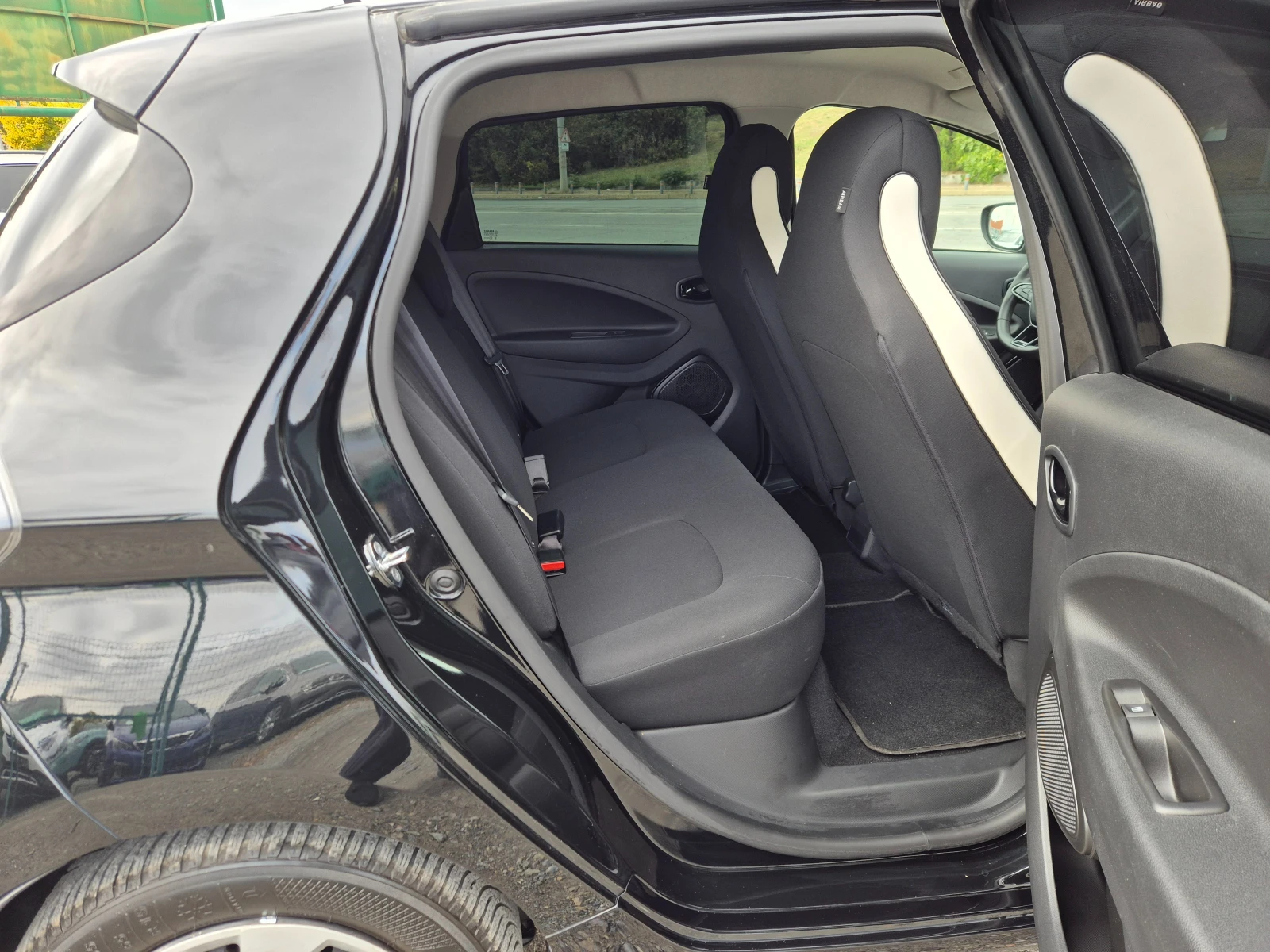 Renault Zoe 52kWh, снимка 10 - Автомобили и джипове - 56464015